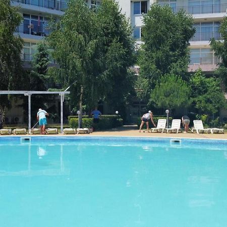 Yves 2 Bed Apart At Sun Village Sunny Beach Not Far Away From The Sea Buitenkant foto