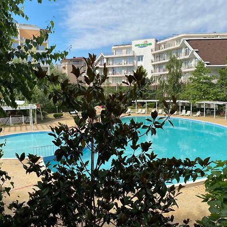 Yves 2 Bed Apart At Sun Village Sunny Beach Not Far Away From The Sea Buitenkant foto