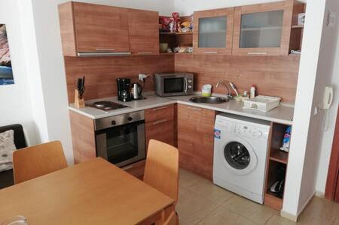 Yves 2 Bed Apart At Sun Village Sunny Beach Not Far Away From The Sea Buitenkant foto