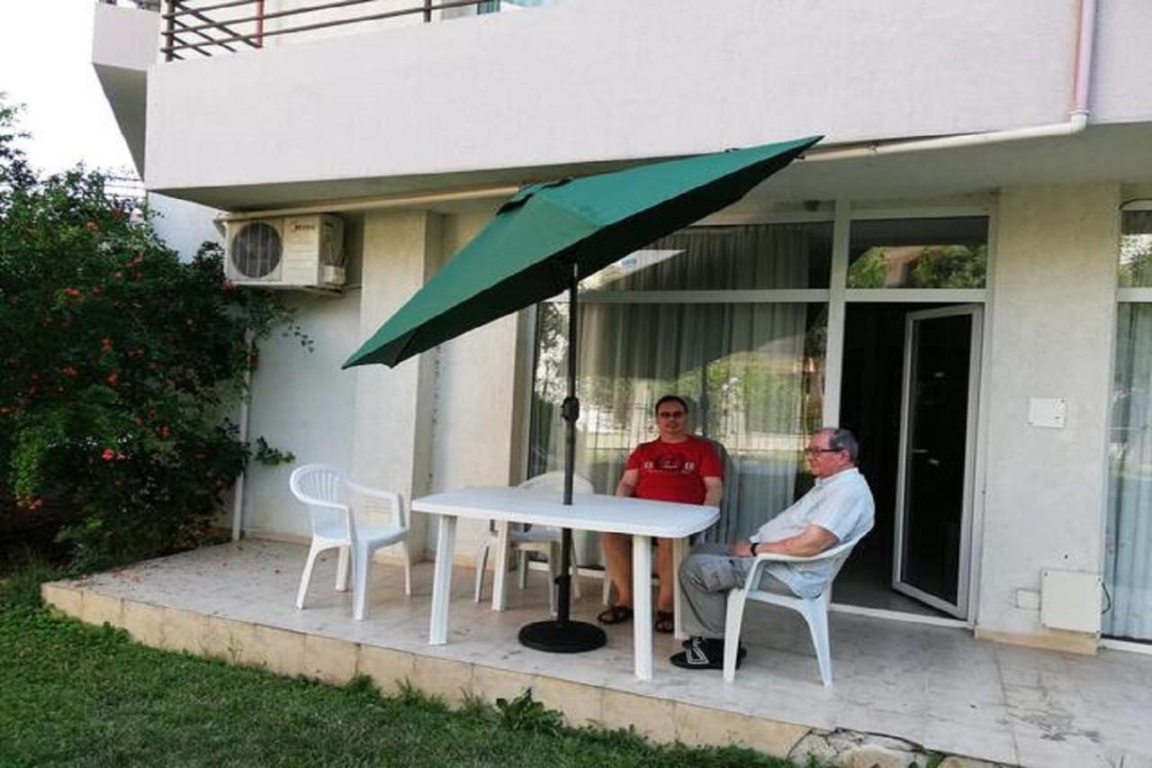 Yves 2 Bed Apart At Sun Village Sunny Beach Not Far Away From The Sea Buitenkant foto