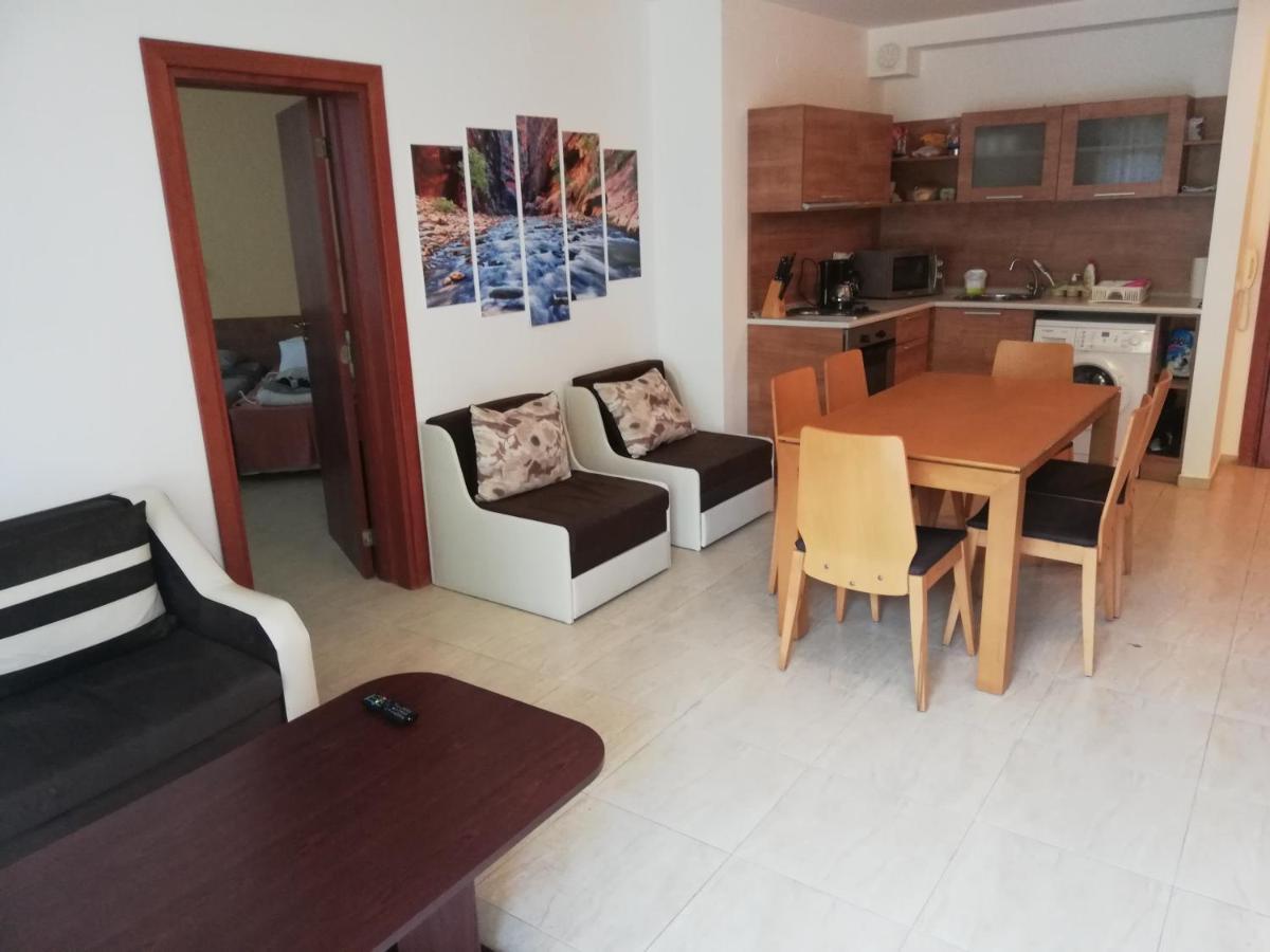 Yves 2 Bed Apart At Sun Village Sunny Beach Not Far Away From The Sea Buitenkant foto