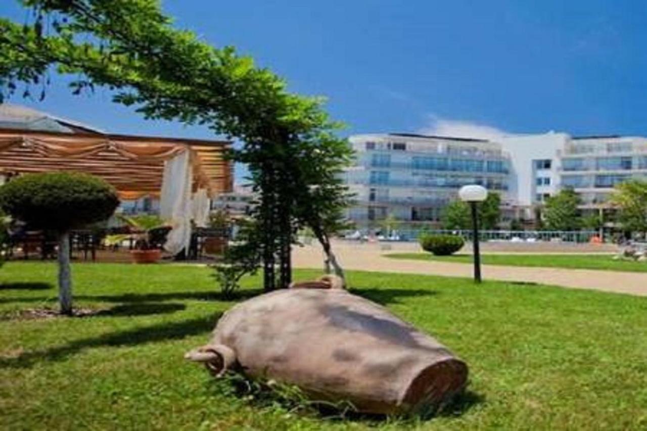 Yves 2 Bed Apart At Sun Village Sunny Beach Not Far Away From The Sea Buitenkant foto