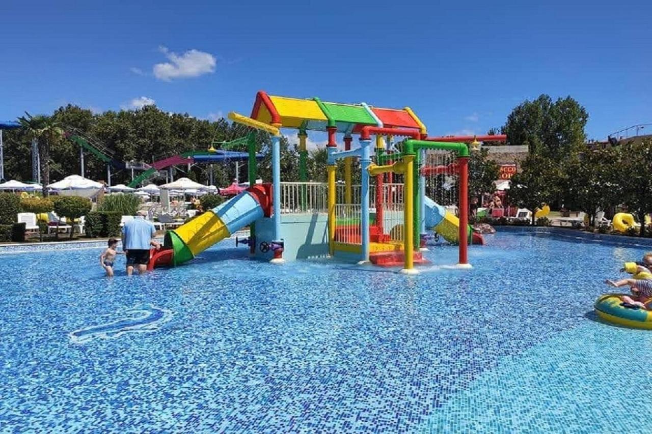 Yves 2 Bed Apart At Sun Village Sunny Beach Not Far Away From The Sea Buitenkant foto